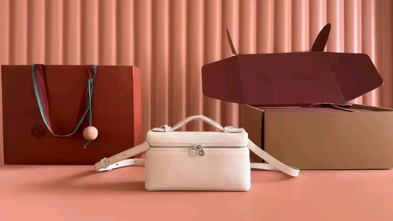 💋💋💋【Original leather configuration counter complete package】 𝐋𝐨𝐫𝐨 𝐏𝐢𝐚𝐧@ Extra pocket L19 series handbag/crossbody bag📦